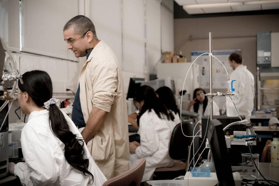 Professor and students working in a lab. 